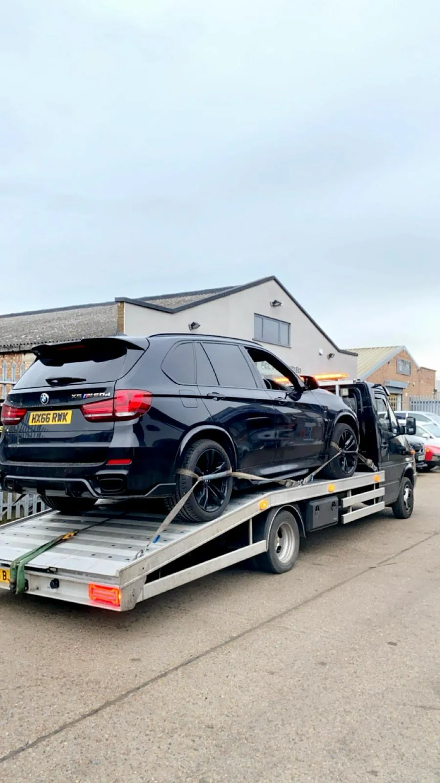 black-suv-towing-and-recovery-united-kingdom