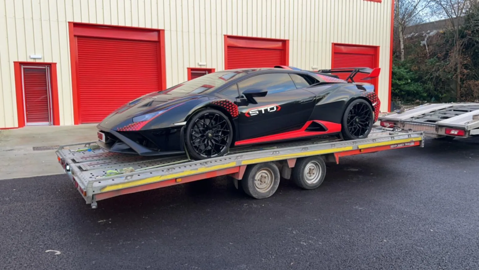 lamborghini-huracan-sto-car-transport-birmingham