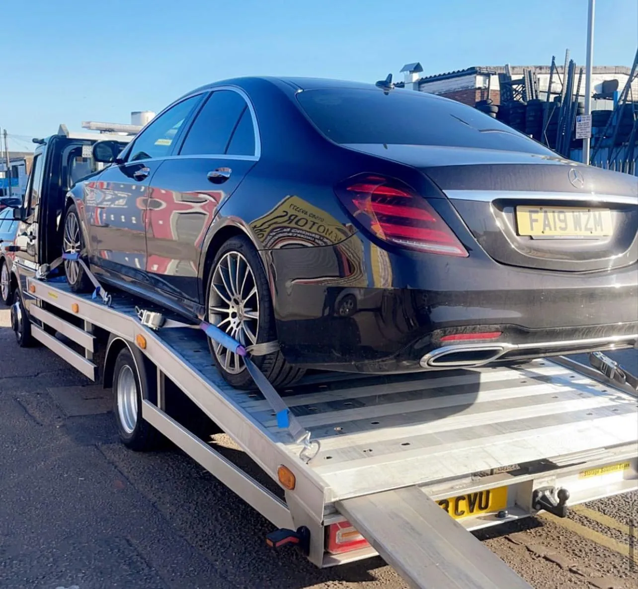 recovery-truck-black-mercedes-benz