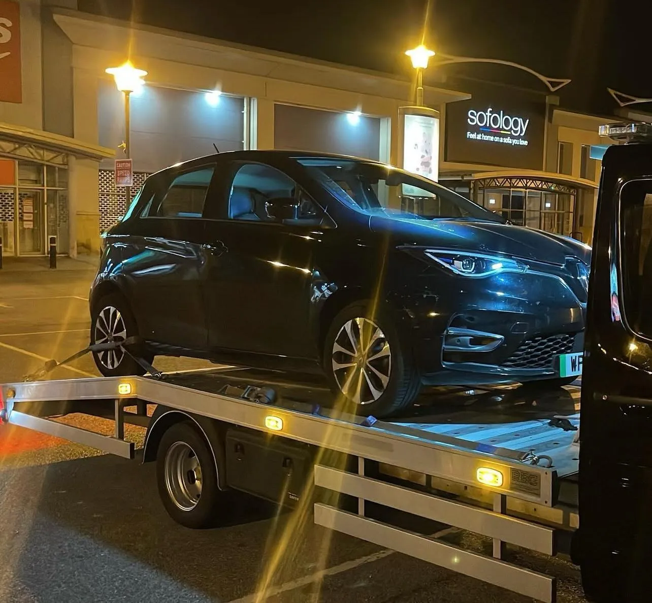 renault-zoe-breakdown-recovery-at-night